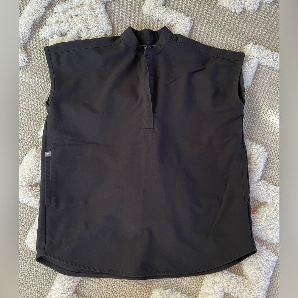 Figs scrub top